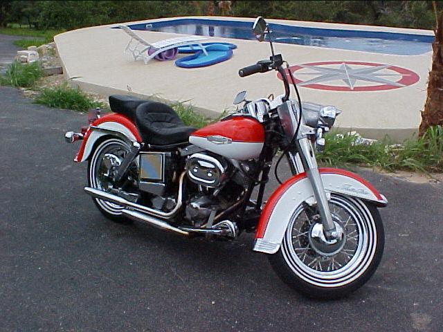 Harley-Davidson FLH Electra Glide Vehicle Full-screen Gallery Image 09