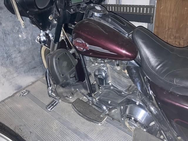 Harley-Davidson Trike Vehicle Full-screen Gallery Image 04