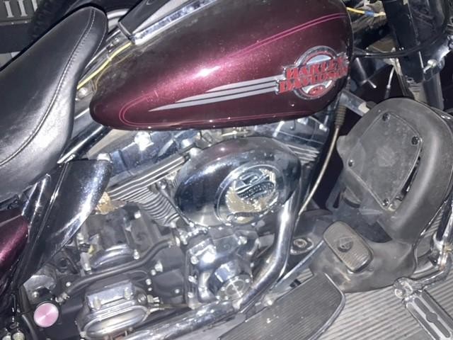 Harley-Davidson Trike Vehicle Full-screen Gallery Image 05