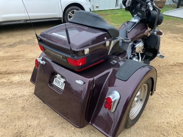 Harley-Davidson Trike Vehicle Full-screen Gallery Image 07