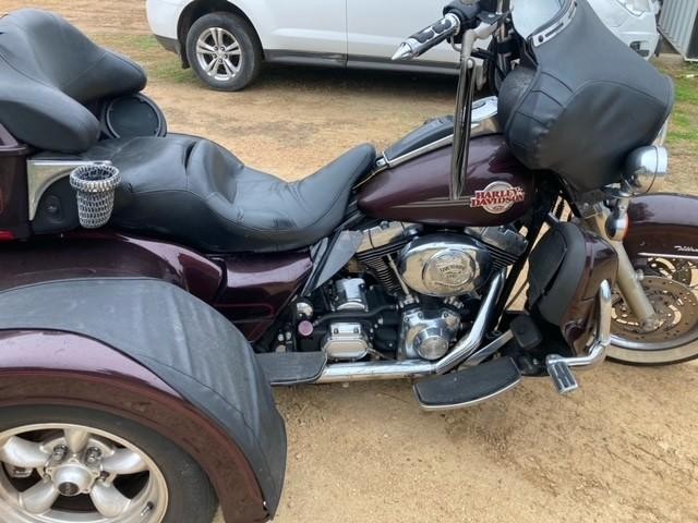 Harley-Davidson Trike Vehicle Full-screen Gallery Image 10