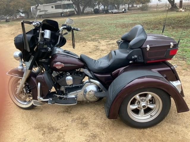 Harley-Davidson Trike Vehicle Full-screen Gallery Image 12