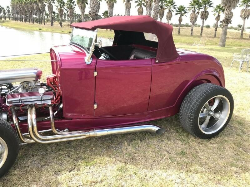 Ford Roadster Vehicle Full-screen Gallery Image 07