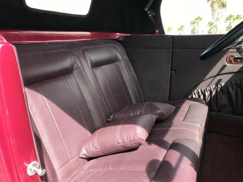 Ford Roadster Vehicle Full-screen Gallery Image 08