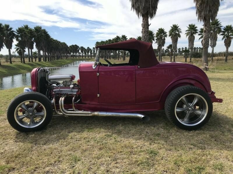 Ford Roadster Vehicle Full-screen Gallery Image 10