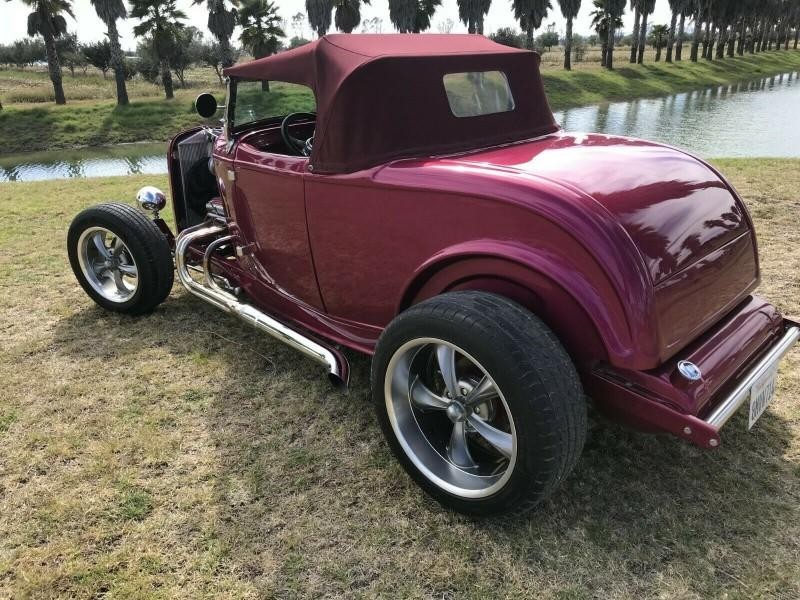 Ford Roadster Vehicle Full-screen Gallery Image 11