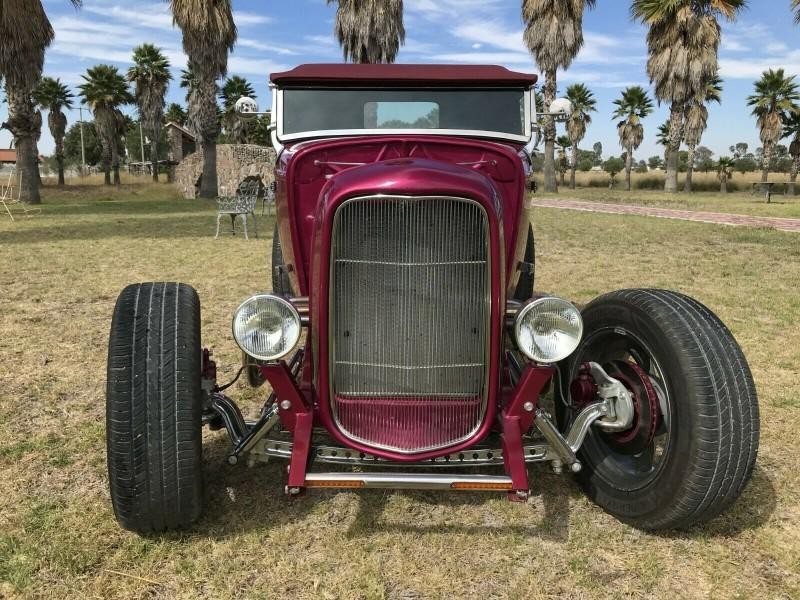 Ford Roadster Vehicle Full-screen Gallery Image 12