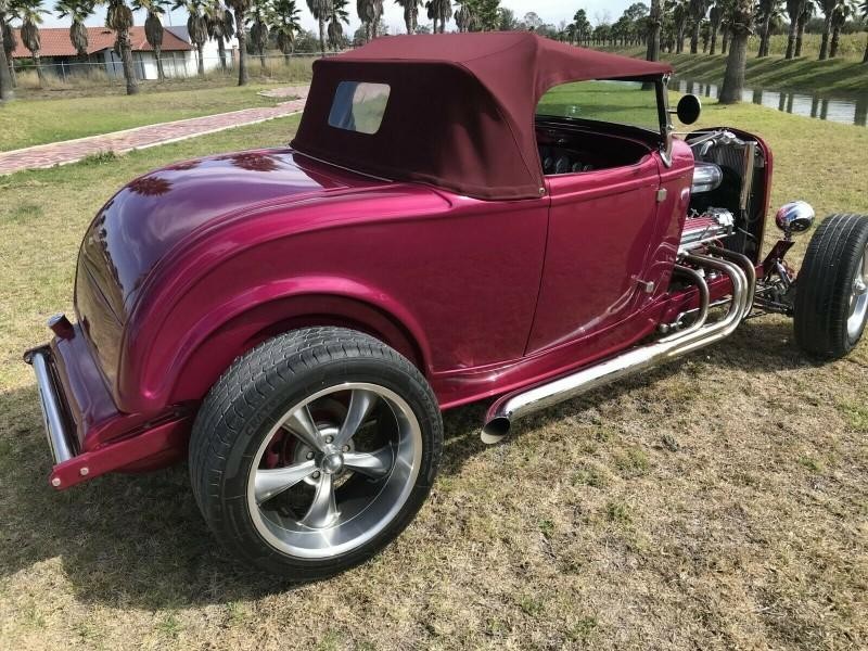 Ford Roadster Vehicle Full-screen Gallery Image 13