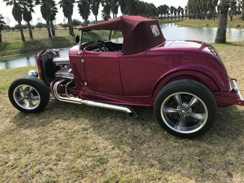 Ford Roadster Vehicle Full-screen Gallery Image 14