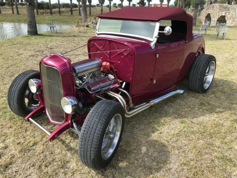 Ford Roadster Vehicle Full-screen Gallery Image 15
