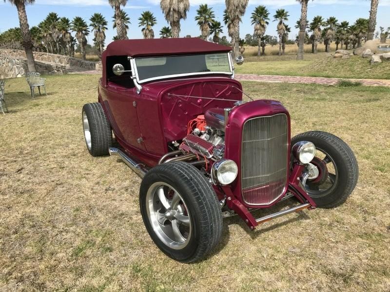 Ford Roadster Vehicle Full-screen Gallery Image 16
