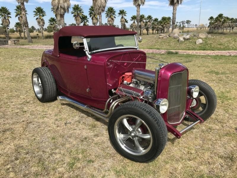 Ford Roadster Vehicle Full-screen Gallery Image 17
