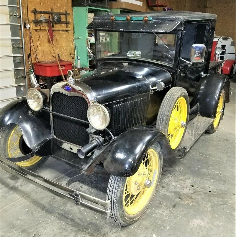 Ford 1/2 Ton Trucks Vehicle Full-screen Gallery Image 02