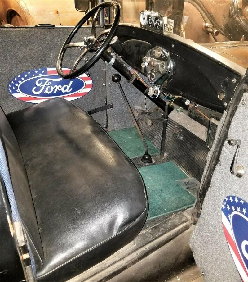 Ford 1/2 Ton Trucks Vehicle Full-screen Gallery Image 11