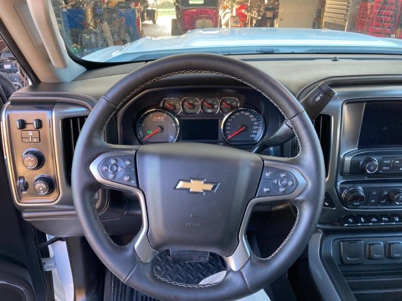 Chevrolet Silverado 2500HD Vehicle Full-screen Gallery Image 08