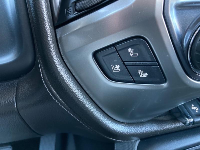 Chevrolet Silverado 2500HD Vehicle Full-screen Gallery Image 13