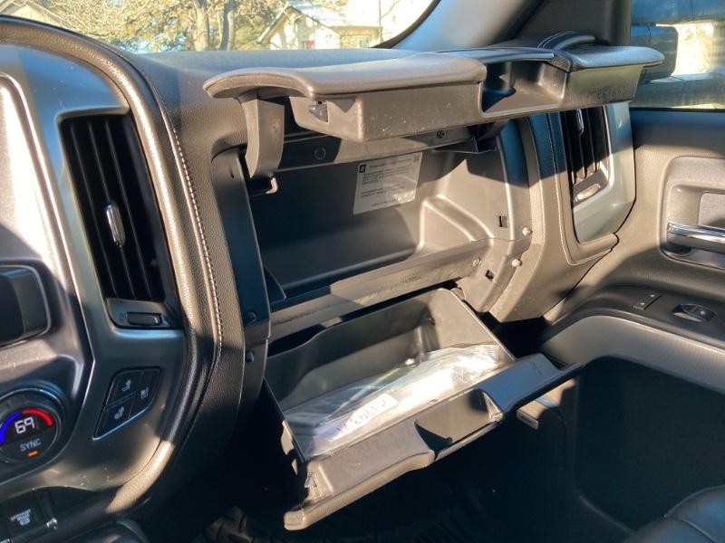 Chevrolet Silverado 2500HD Vehicle Full-screen Gallery Image 16