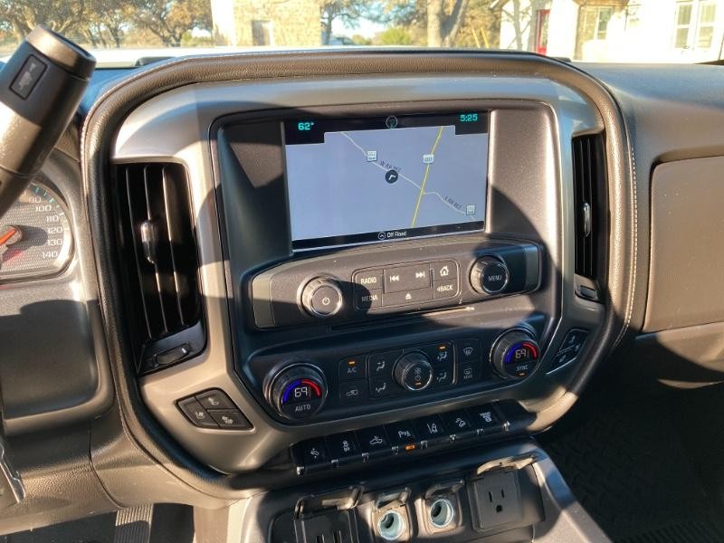 Chevrolet Silverado 2500HD Vehicle Full-screen Gallery Image 18