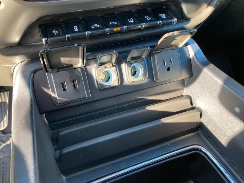 Chevrolet Silverado 2500HD Vehicle Full-screen Gallery Image 19