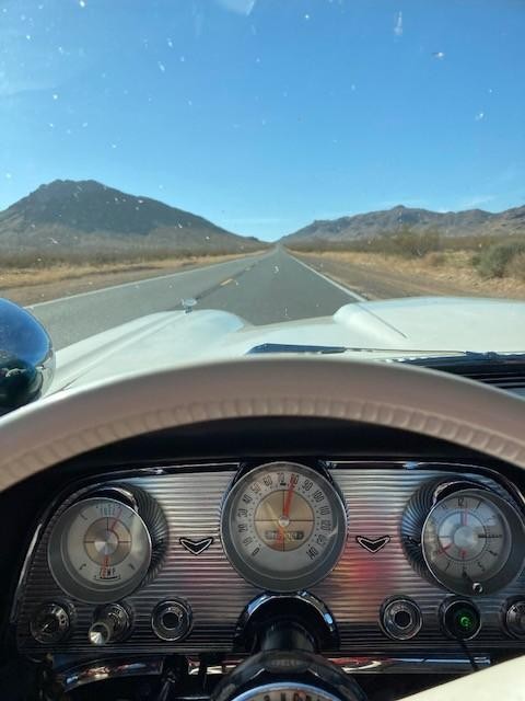 Ford Thunderbird Vehicle Full-screen Gallery Image 02