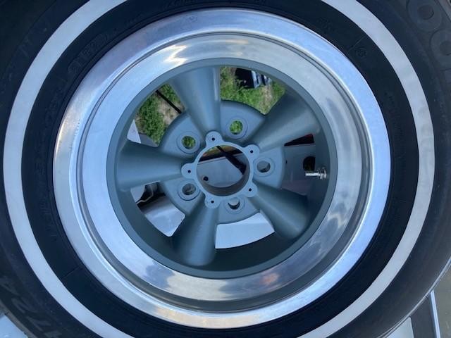 Ford Thunderbird Vehicle Full-screen Gallery Image 14