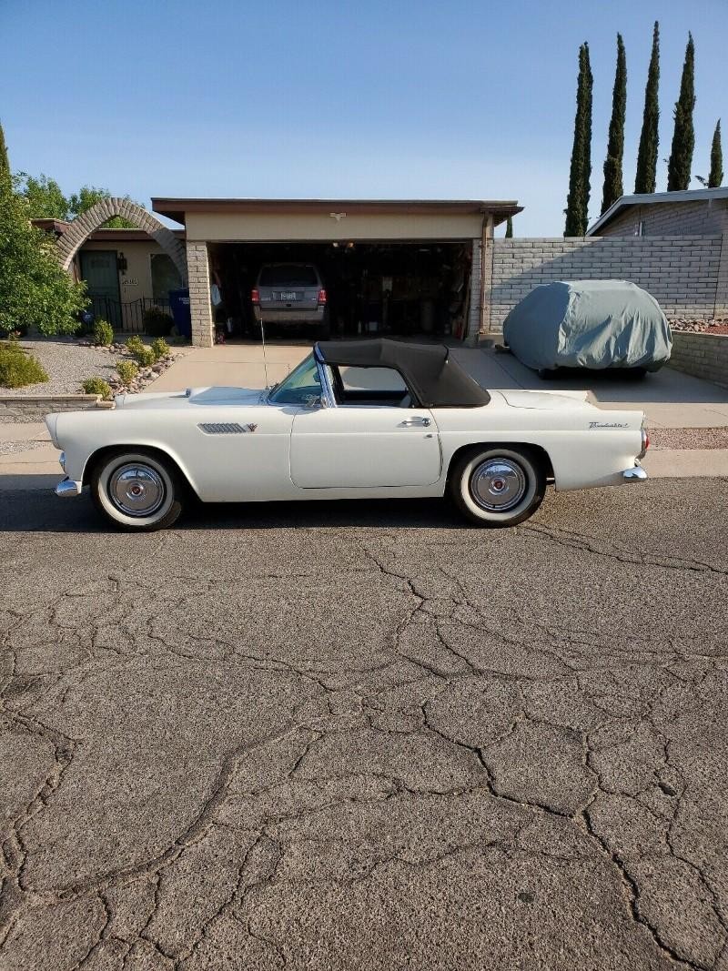 Ford Thunderbird Vehicle Full-screen Gallery Image 02