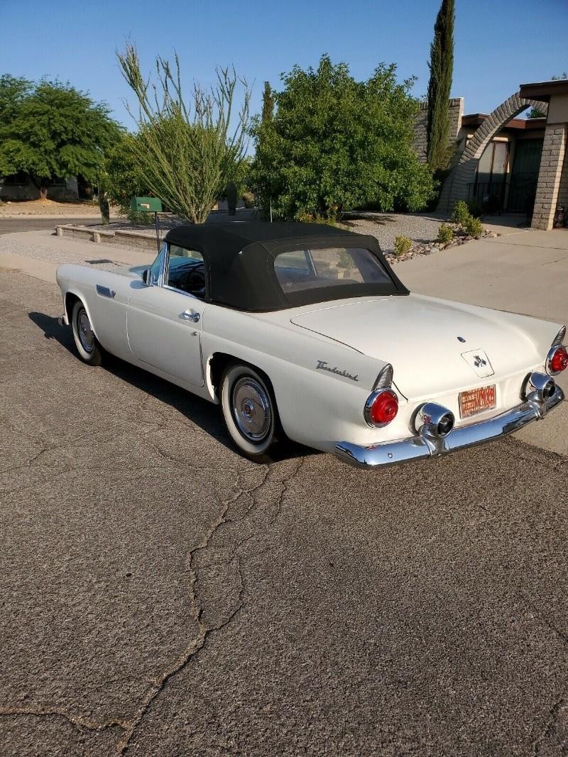 Ford Thunderbird Vehicle Full-screen Gallery Image 03