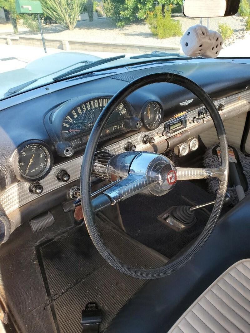 Ford Thunderbird Vehicle Full-screen Gallery Image 06