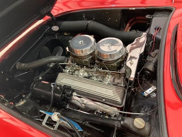 Chevrolet Corvette Vehicle Full-screen Gallery Image 02