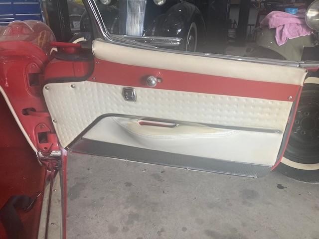 Chevrolet Corvette Vehicle Full-screen Gallery Image 07