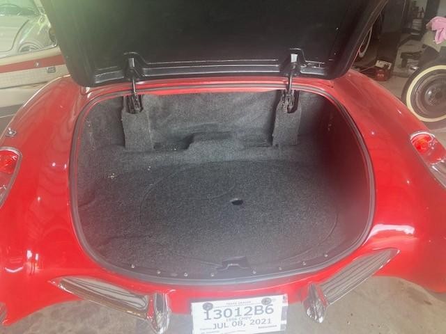 Chevrolet Corvette Vehicle Full-screen Gallery Image 08