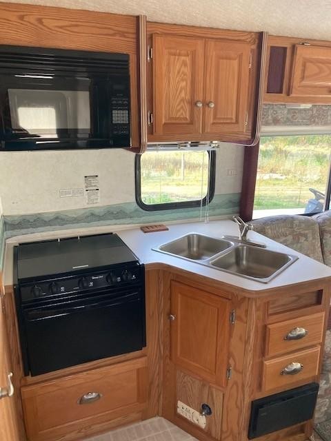 Gulfstream Motorhome Vehicle Full-screen Gallery Image 09