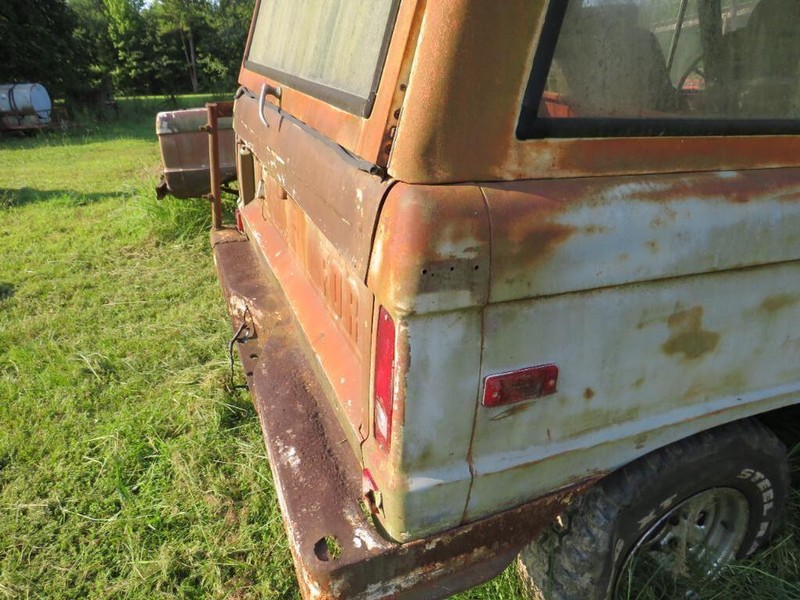 Ford Bronco Vehicle Full-screen Gallery Image 07