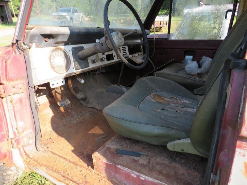 Ford Bronco Vehicle Full-screen Gallery Image 15