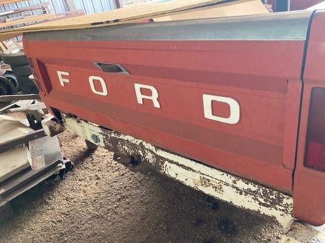 Ford F-100 Vehicle Full-screen Gallery Image 15