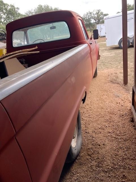 Ford F-100 Vehicle Full-screen Gallery Image 16