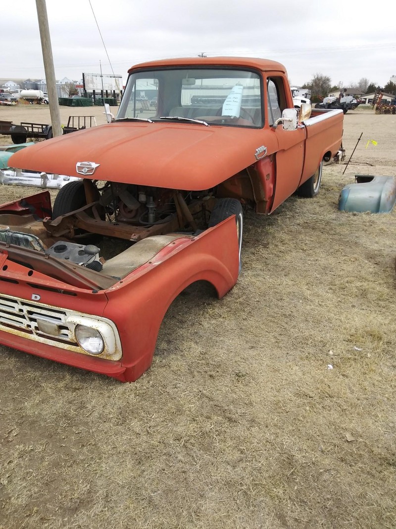 Ford F-100 Vehicle Full-screen Gallery Image 04