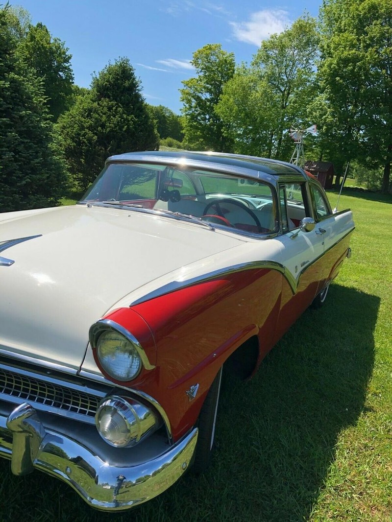 Ford Crown Victoria Vehicle Full-screen Gallery Image 08