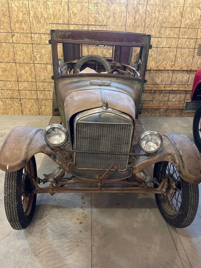 Ford T Vehicle Full-screen Gallery Image 04