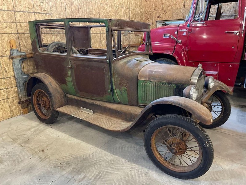 Ford T Vehicle Full-screen Gallery Image 02