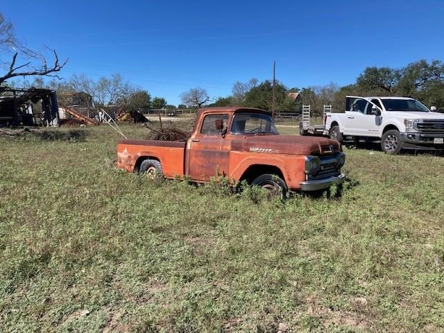 Ford F-100 Vehicle Full-screen Gallery Image 03