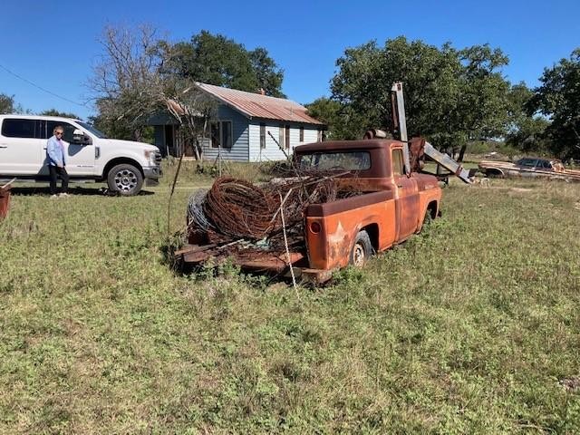 Ford F-100 Vehicle Full-screen Gallery Image 06