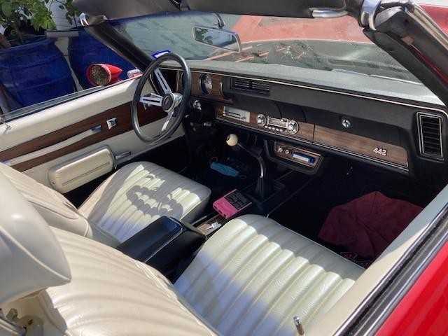 Oldsmobile 442 W30 Vehicle Full-screen Gallery Image 02