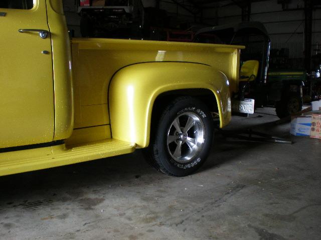 Ford F-100 Vehicle Full-screen Gallery Image 09