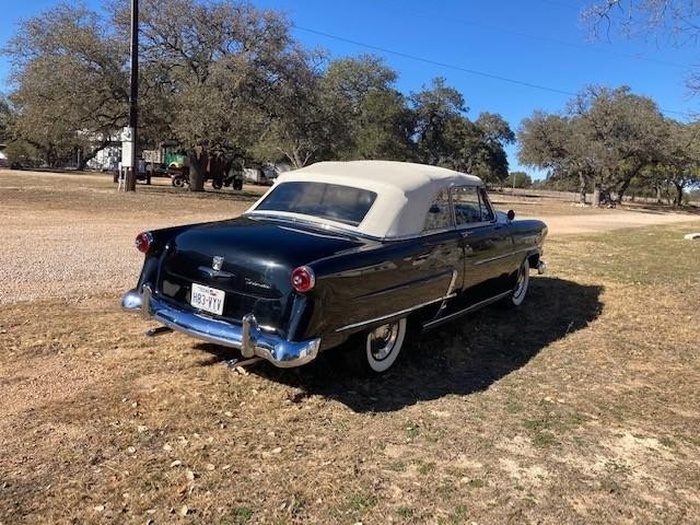 Ford Sunliner Vehicle Full-screen Gallery Image 03