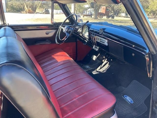 Ford Sunliner Vehicle Full-screen Gallery Image 05