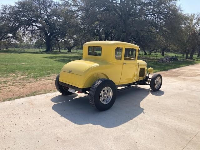 Ford  Vehicle Full-screen Gallery Image 02