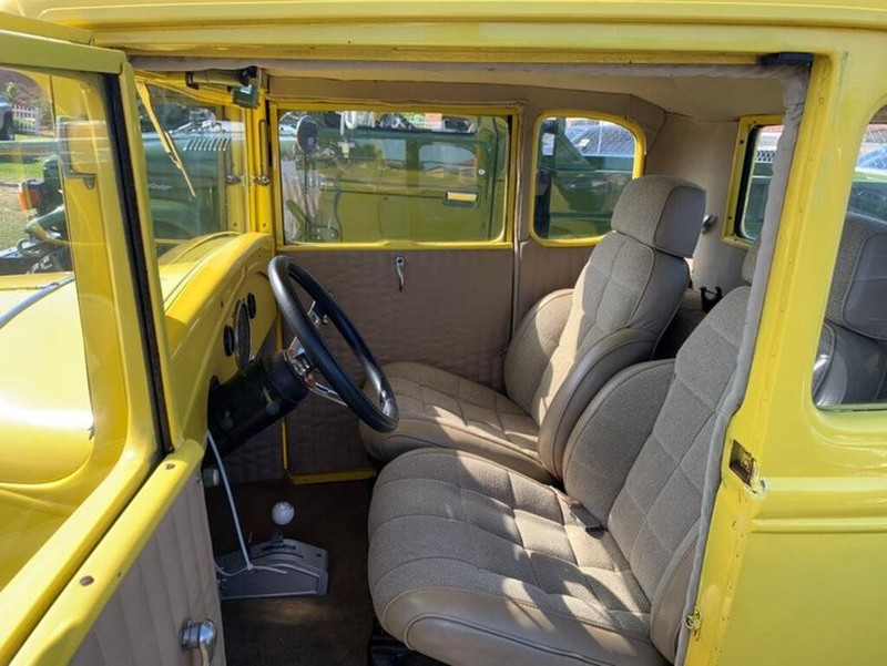 Ford  Vehicle Full-screen Gallery Image 03