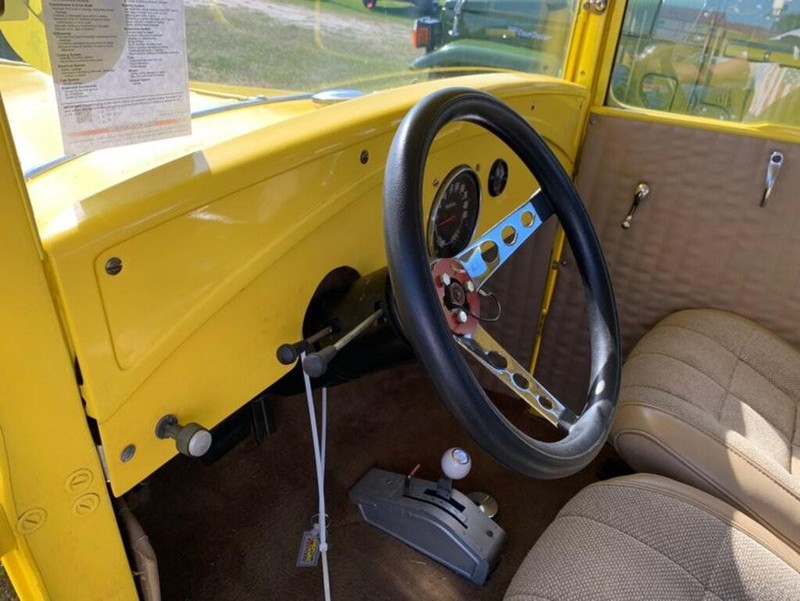 Ford  Vehicle Full-screen Gallery Image 05