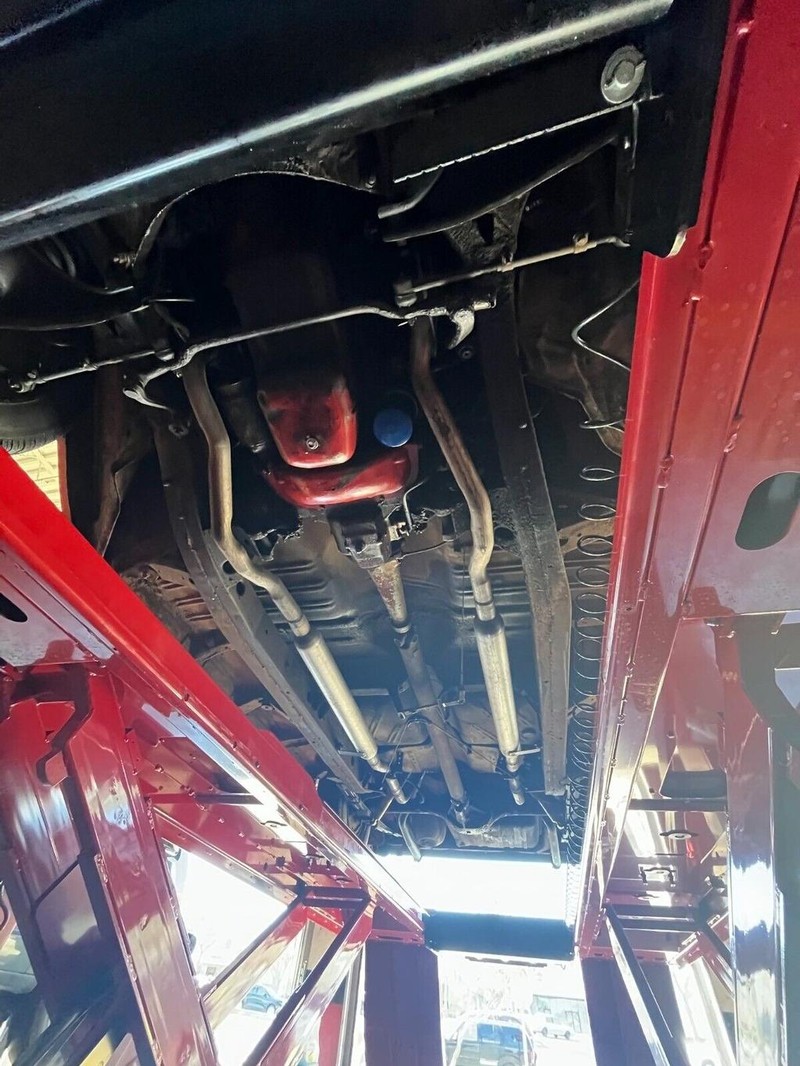 Chevrolet  Vehicle Full-screen Gallery Image 03